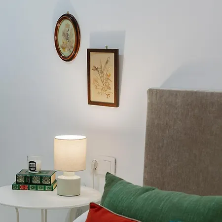 Апартаменты Refurbished 10' From The Centre