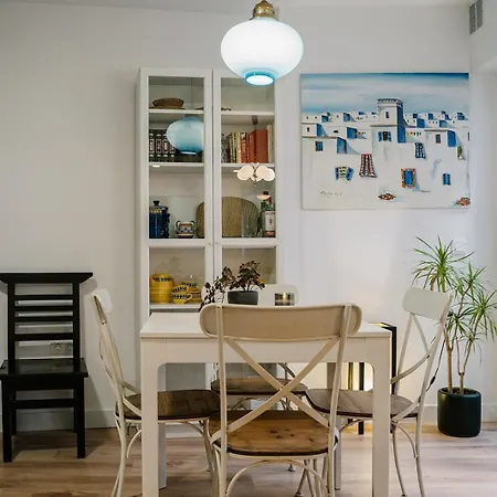 Refurbished 10' From The Centre Апартаменты *